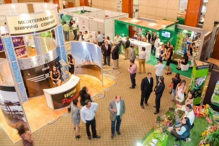 Bienvenido al XI Foro Internacional del Banano 2014. Bienvenidos a la XII edición del Foro Internacional del Banano, organizado por la Asociación de Exportadores de Banano del Ecuador, AEBE, que se realizará desde el 12 al 15 de Octubre de 2015, en el Hotel Hilton Colon de Guayaquil, cuyo tema central es “El mundo alrededor de la caja de banano”.